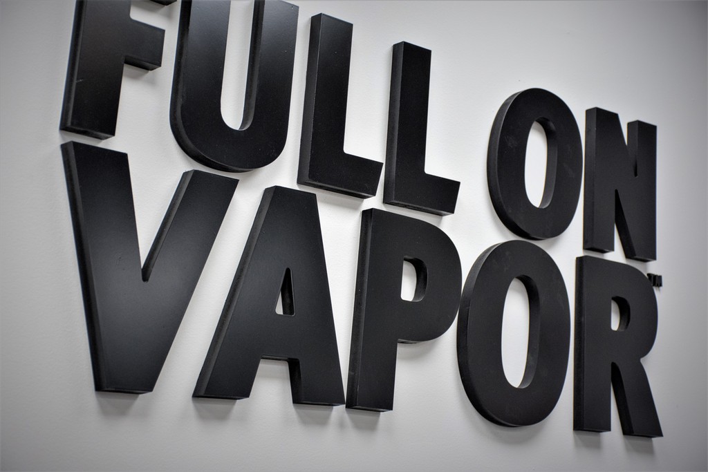 אותיות בולטות FULL ON VAPOR