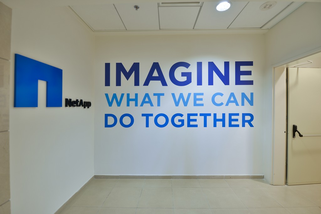 אותיות בולטות NETAPP
