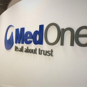 אותיות בולטות MEDONE