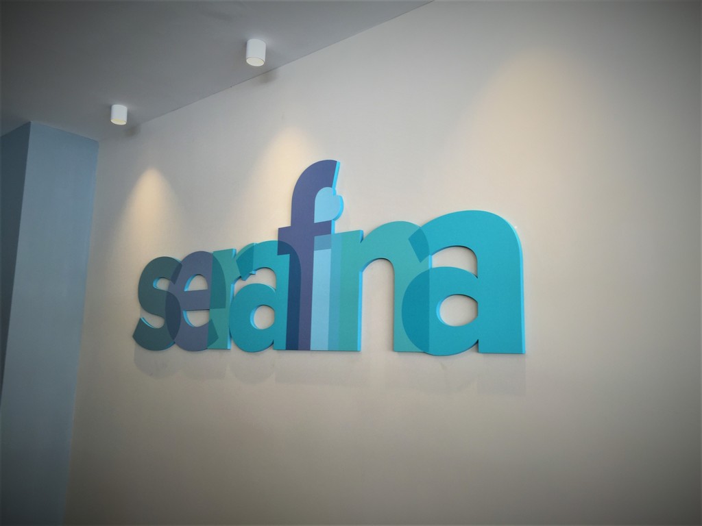 אותיות בולטות SERAFINA