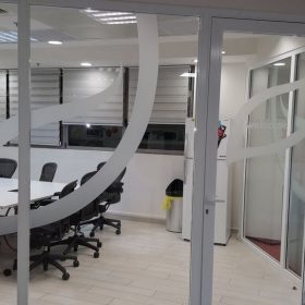 מדבקת התזת חול מעוצבת