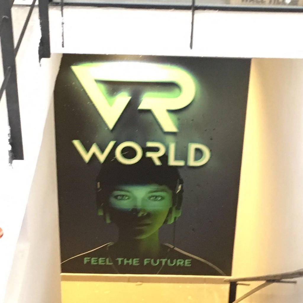 מדבקת קיר VR