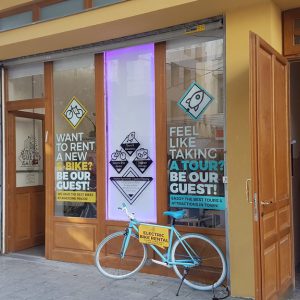 מדבקות חלון זכוכית TLV GUEST