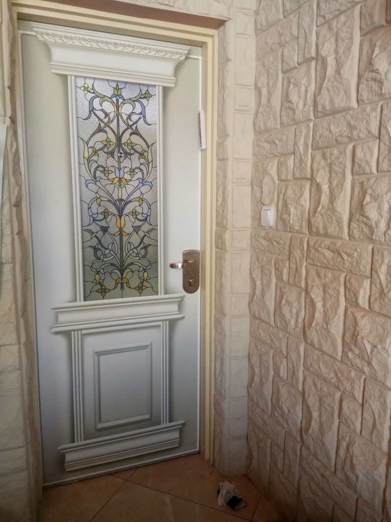 חידוש דלתות במדבקה