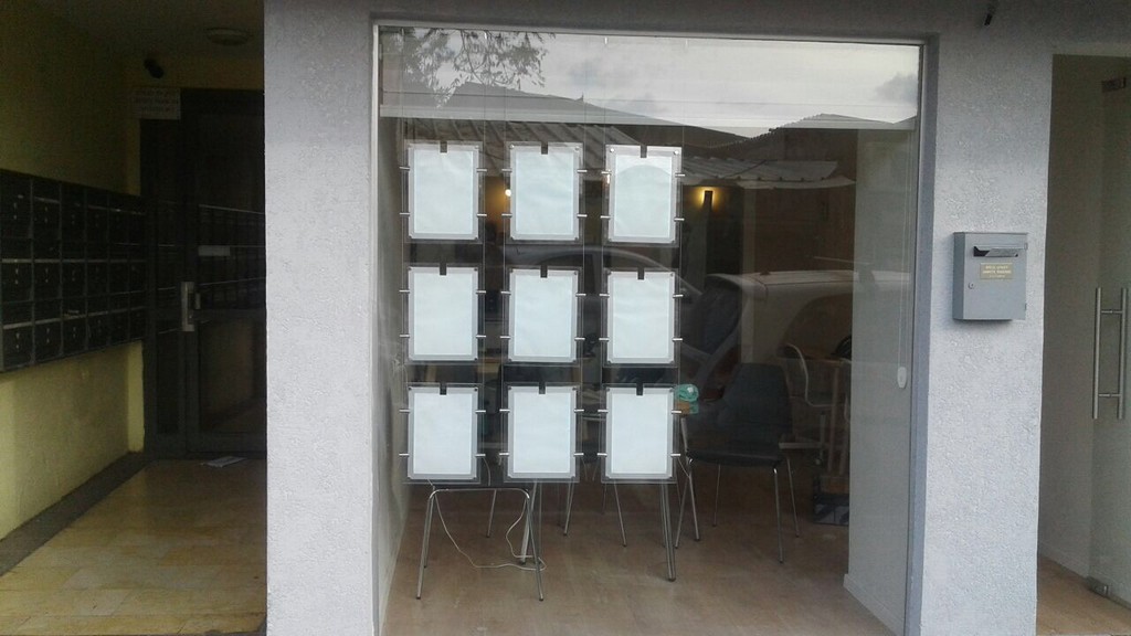 שלטים מוארים לחלון ראווה