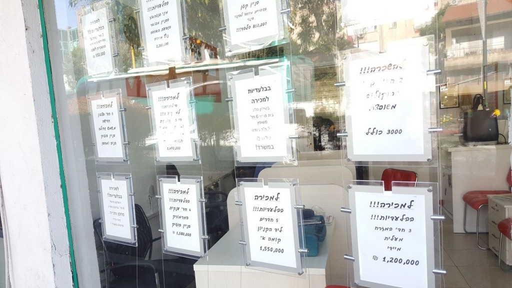 שלטים מוארים לחלון ראווה