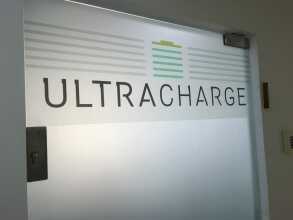 מדבקת התזת חול לוגו לדלת ULTRACHARGE