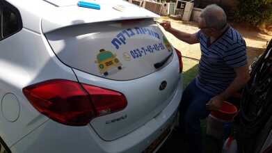 מדבקת רשת לרכב חלון אחורי